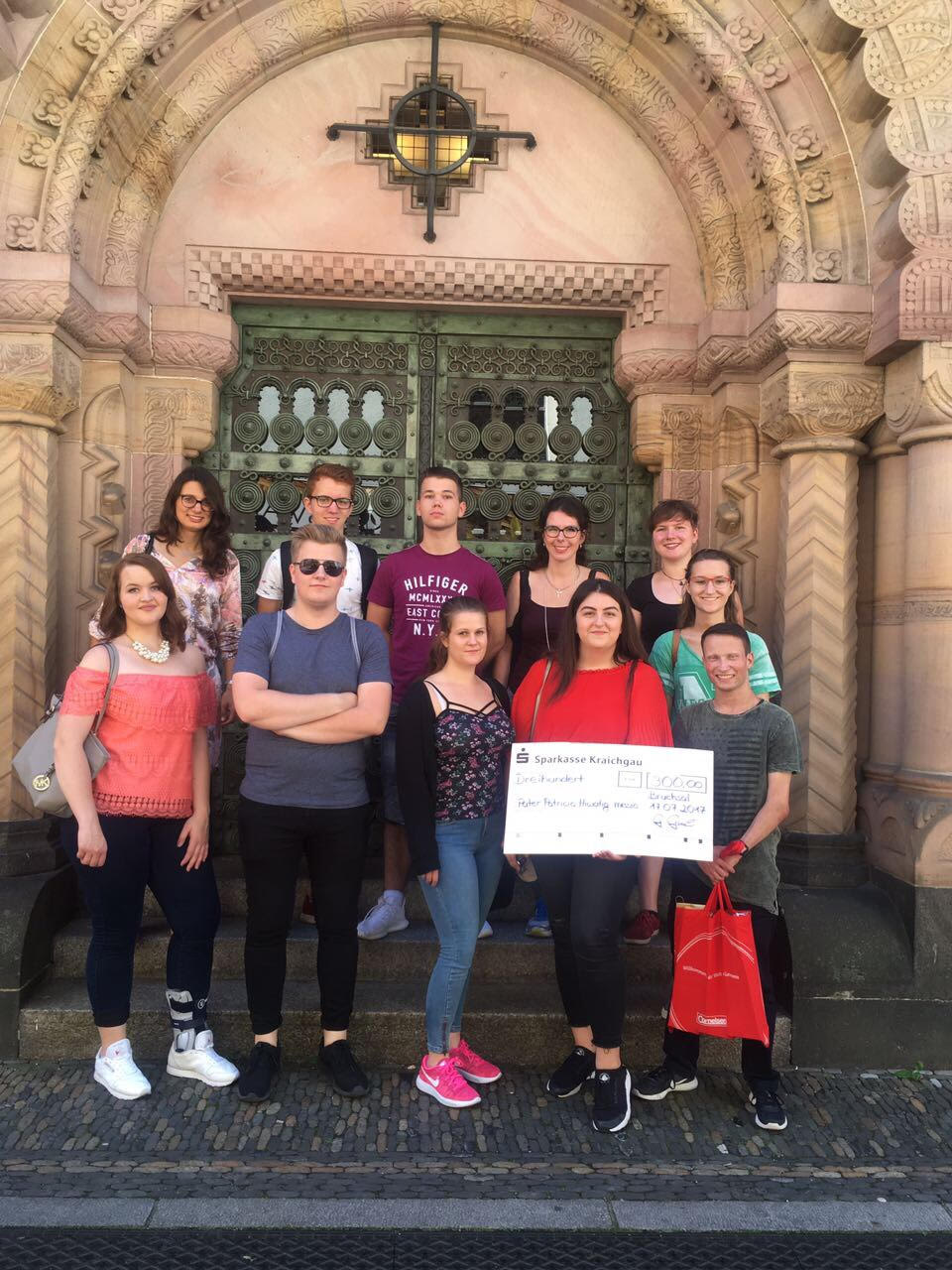 Spendenübergabe im Ordinariat in Freiburg Handelslehranstalt Bruchsal